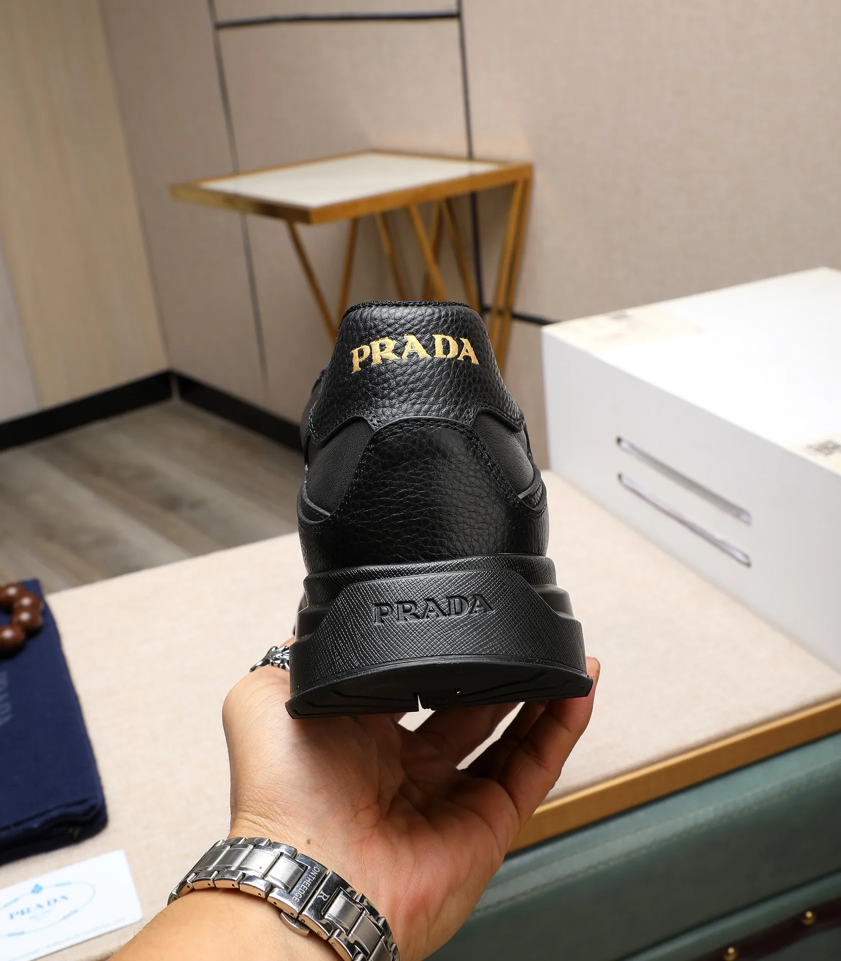 Men's shoes 💰580 high version official website popular models are on the market, 🆘 trendy brand (Prada) mainly promotes popular models, avant-garde and versatile fashionable men's shoes private version mold opening, cowhide surface splicing 1:1 replica... fashionable and simple, original imported cowhide lining cowhide feet; the atmosphere and personality are more fashionable, eye-catching and pursuing class. It will subvert the old idea and be a must-have for fashion trendsetters with you! Must keep it for yourself! Tall and comfortable, large and low, high-end quality workmanship. Size: 38-45; 3️⃣colors available.